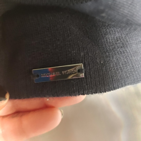 MIchale Kors navy beanie JA1168 - Picture 3 of 5